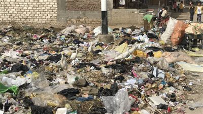 تراكم القمامة بشوارع 