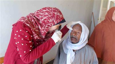 قافلة طبية مجانية بقرى غرب الموهوب في مدينة الداخلة بالوادي الجديد 