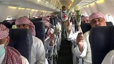 التحالف العربي: مغادرة الطائرة الثانية لنقل الأسرى الحوثيين إلى اليمن