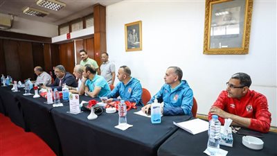 الأهلي بزيه التقليدي أمام وفاق سطيف في دوري أبطال إفريقيا 