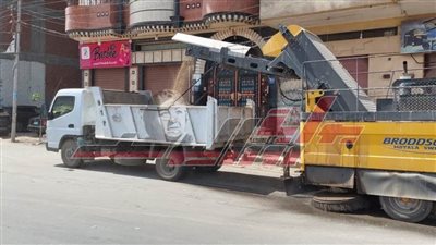 رفع مخلفات القمامة من شوارع دسوق في كفر الشيخ