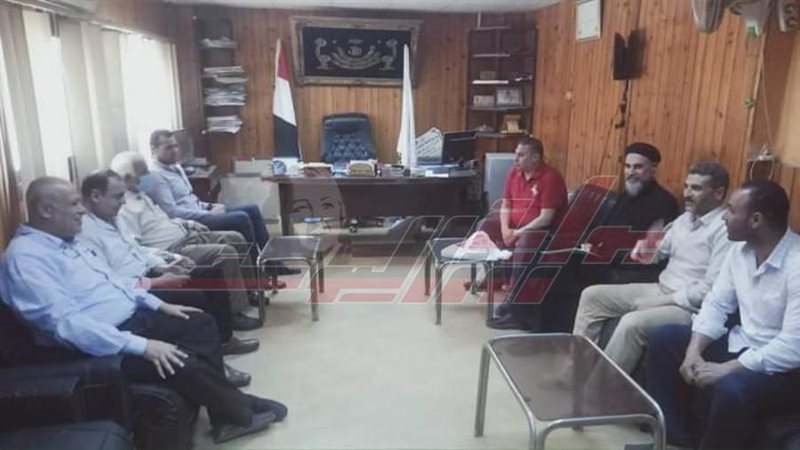 خلال تقديم التهنئة