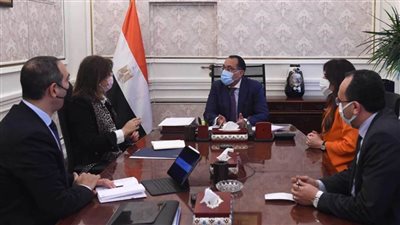 رئيس الوزراء يبحث مع وزيرة التخطيط تنفيذ تكليفات الرئيس