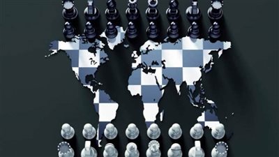 الحرب الاقتصادية بدأتها المخابرات الأمريكية عندما وجدت تخلف البلاد عن عملاقين