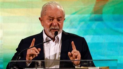 أيقونة البرازيل يعود ويواجه  بولسونارو