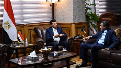 وزير الرياضة يبحث التعاون مع رئيس المركز الدولي للأمن الرياضي