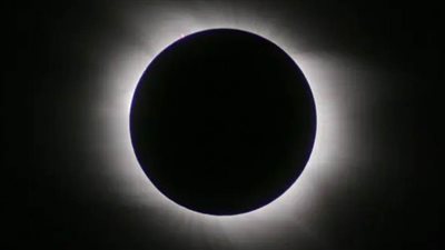 معهد الفلك: خسوف كلي للقمر 16 مايو يستغرق 5 ساعات.. ومصر ترى مرحلتين منه