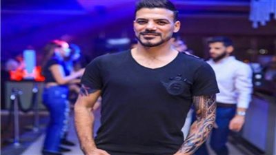 عمرو زكي يتابع تدريبات الزمالك