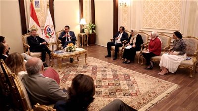 القائم بأعمال وزير الصحة يبحث التعاون التنموي مع وفد إيطالي