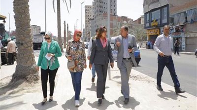 محافظ دمياط تتابع الأعمال الجارية لرصف طريق الدكتور مشرفة