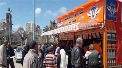 لليوم الـ57 على التوالي.. إقبال مكثف على منافذ مبادرة (كلنا واحد) للحصول على السلع المخفضة