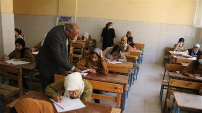 امتحانات الفصل الدراسي الثاني لصفوف النقل ببنى سويف بلا شكاوى