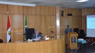 محافظ المنيا يناقش الموقف التنفيذي لمشروعات مياه الشرب والصرف بقرى حياة كريمة