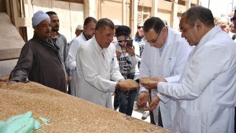 محافظ الشرقية خلال