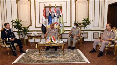 الفريق أول  محمد زكى يلتقى قائد القيادة المركزية الأمريكية 