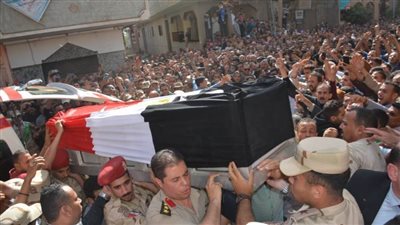 عسكرية وشعبية.. المئات يشيعون جنازة شهيد الحادث الإرهابى بسيناء بمسقط رأسه بطوخ