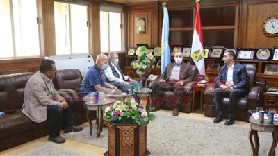 محافظ كفر الشيخ يناقش مشروعات الصرف الصحي الجديدة