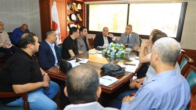 محافظ سوهاج  يعقد اجتماعًا لمناقشة الموقف التنفيذي لتطوير مدخل سوهاج الشرقي  