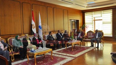 رئيس جامعة كفر الشيخ يستقبل فريق هيئة جودة التعليم