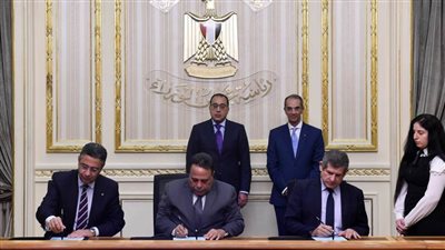 مدبولي يشهد مراسم توقيع بروتوكول تعاون لإتاحة تسجيل الراغبين في الاشتراك بوثائق التأمين