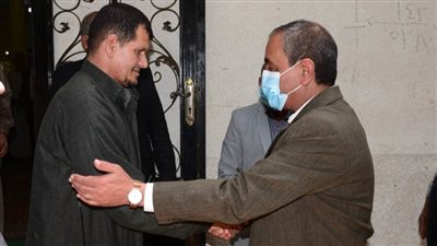 محافظ الإسماعيلية يقدم واجب العزاء لأسرة شهيد الوطن بقرية الضبعية