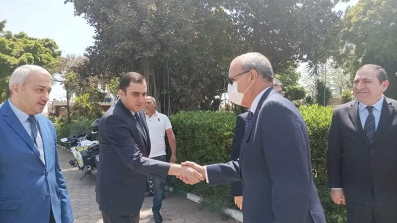 محافظ القليوبية يستقبل