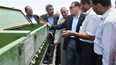 محافظ الشرقية يشهد أعمال حصاد القمح بأحد الحقول الزراعية بههيا