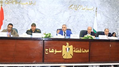 محافظ سوهاج يبحث الموقف التنفيذي وآخر المستجدات لمشروعات المبادرة الرئاسية لتطوير الريف المصري 