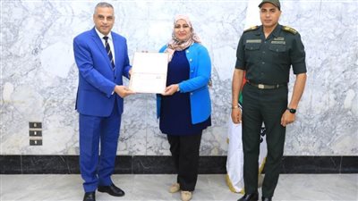  محافظ سوهاج يناقش عددا من القضايا والموضوعات التي تهم المواطن 