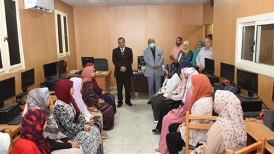 جامعة سوهاج تكرم ١٩ طالب من الفئات الخاصة  لإجتيازهم دورة بمركز نور البصيرة