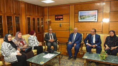 رئيس جامعة أسيوط يستقبل أعضاء لجنة قطاع كليات التربية للطفولة المبكرة بالمجلس الأعلى للجامعات