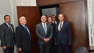 رئيسا جامعة أسيوط الحالي والسابق يجريان جولة تفقدية بالجامعة الوليدة 