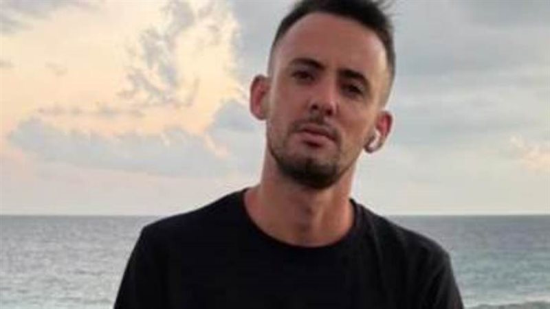 الفنان أيوب الأحمدي