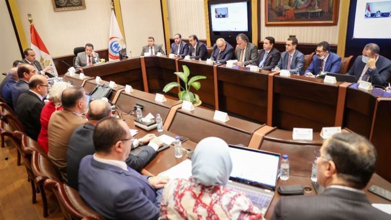 اجتماع وزير الصحة