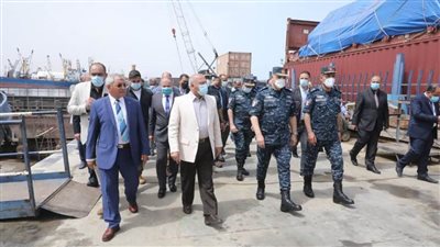 وزير النقل يتفقد 