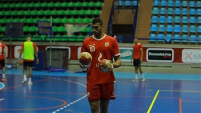 لاعب رجال يد الأهلي: نسعى للعودة من النيجر بالثنائية