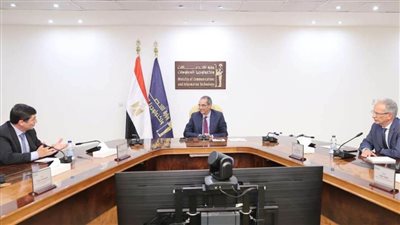 وزير الاتصالات يبحث مع