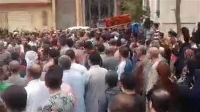 المئات يشيعون جنازة الطفل 