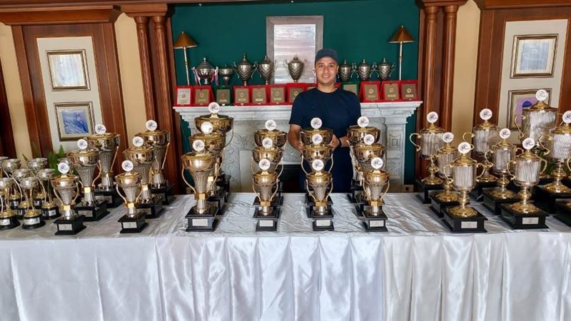 أحمد عمران يزيل الستار