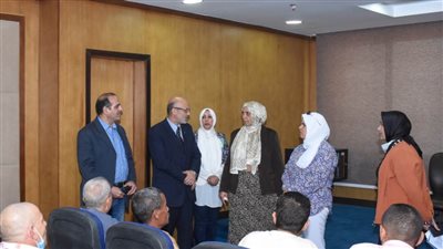 محافظة الإسكندرية استكمال إجراءات استخراج شهادات محو الأمية لعاملين الخدمات المعاونة 