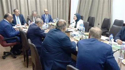 نائب رئيس جامعة أسيوط يترأس اجتماع المجلس الاستشاري الأعلى لكلية تكنولوجيا صناعة السكر بالقاهرة