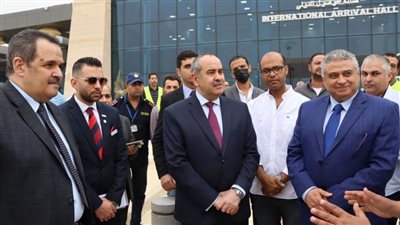 وزير الطيران يتفقد المراحل النهائية لمشروع تطوير مطار سفنكس
