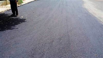 استمرار أعمال رصف شارع بورسعيد بطهطا بتكلفة إجمالية 2 مليون جنيه