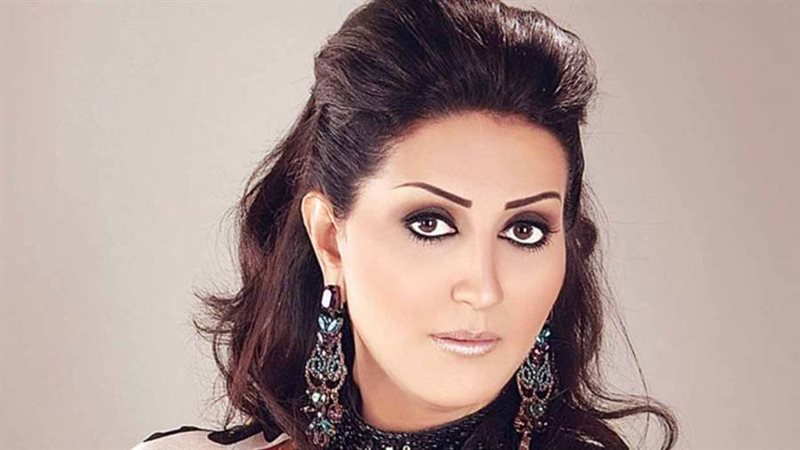 الفنانة وفاء عامر