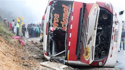 مصرع وإصابة 83 شخصًا جراء انقلاب حافلة في الهند