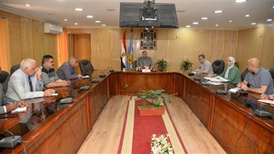 محافظ أسيوط يوجه رؤساء المراكز بالتعامل الفوري مع المتغيرات اليومية التي ترصدها وحدة المتغيرات المكانية