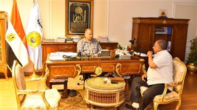 محافظ أسيوط يعلن توريد 67 ألف طن قمح محلي حتى الآن وتخصيص خطوط ساخنة لتلقي شكاوى المزارعين