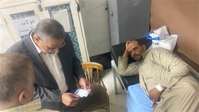 محافظ سوهاج يتفقد مصابي حادث الطريق الصحراوي الشرقي 