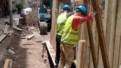 استمرار أعمال إحلال وتجديد شبكة صرف صحي شارع 
