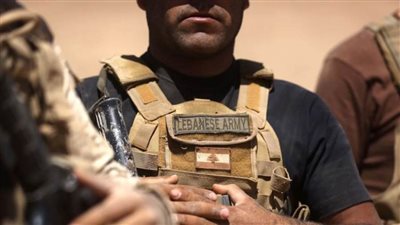 الجيش اللبناني يضبط سيارة بداخلها أسلحة بالقرب من منزل نائب بطرابلس